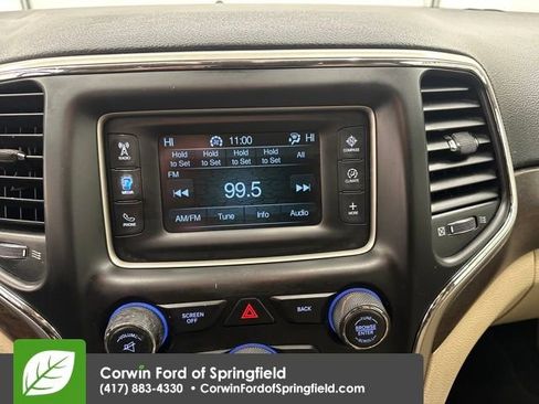 Used 2017 Jeep Grand Cherokee Laredo image 31