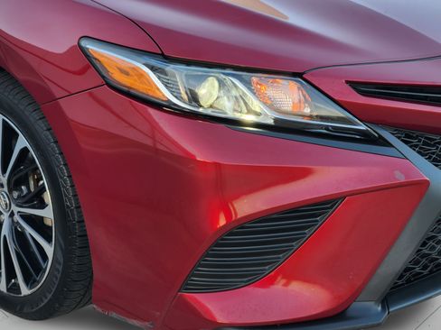 Used 2018 Toyota Camry SE FWD image 28