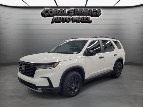 Certified 2024 Honda Pilot TrailSport image 3