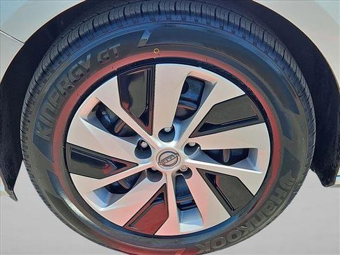 Used 2024 Nissan Altima 2.5 S FWD image 28