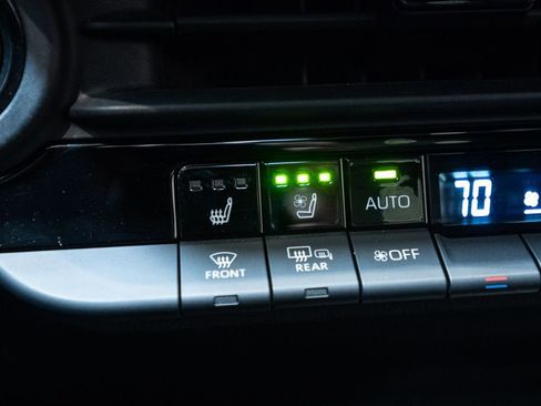 Certified 2024 Toyota Crown Limited image 28