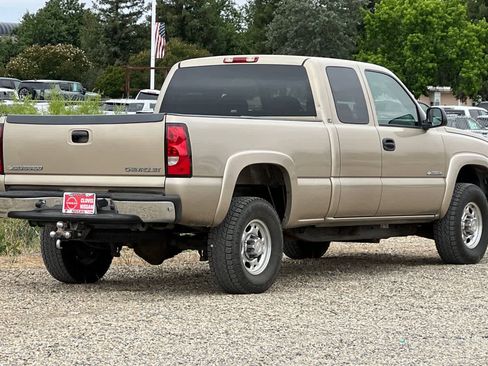 Used 2004 Chevrolet Silverado 2500 LS RWD image 3