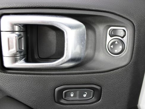 Used 2025 Jeep Wrangler Unlimited Sahara w/ Safety Group AWD/4WD image 14