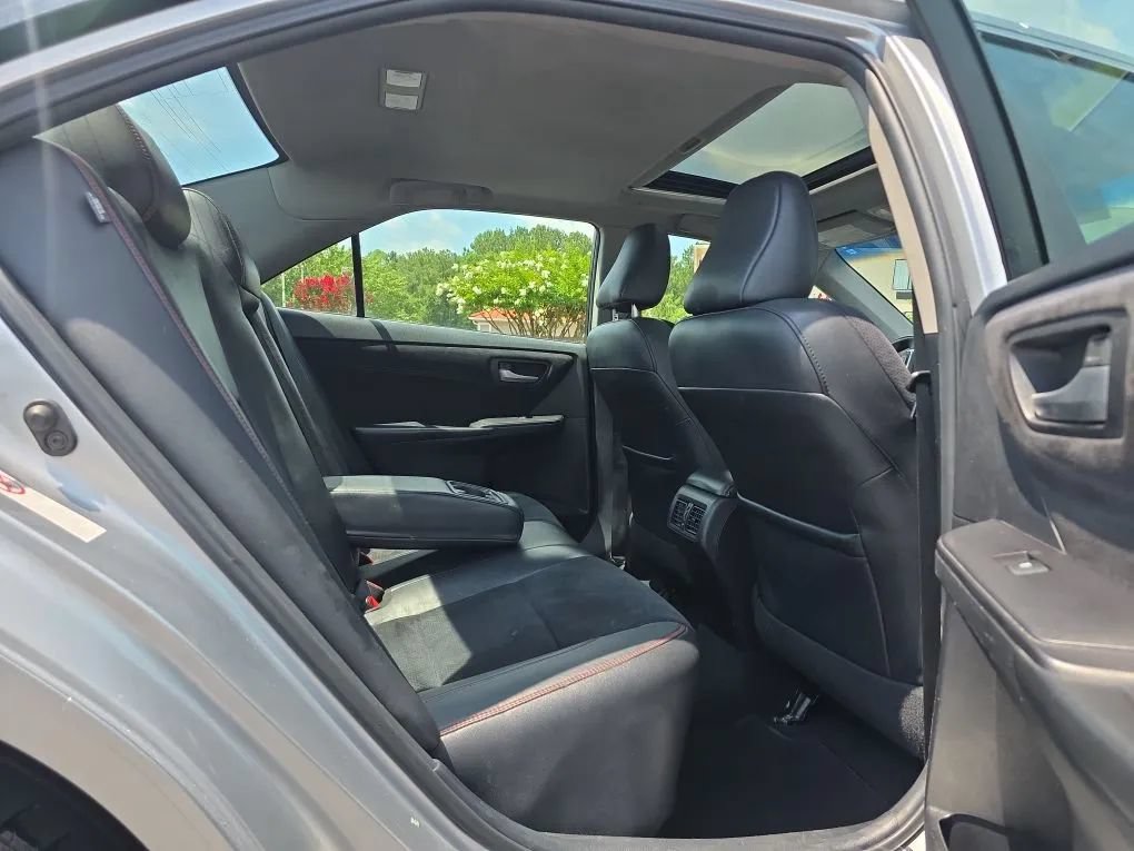 Used 2015 Toyota Camry XSE FWD image 41