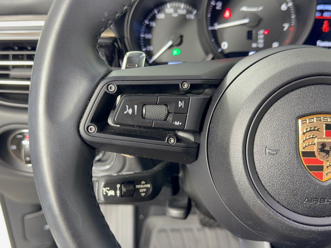 Certified 2025 Porsche Macan Turbo AWD/4WD image 18