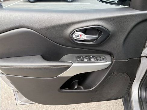 Used 2018 Jeep Cherokee Latitude Plus image 16