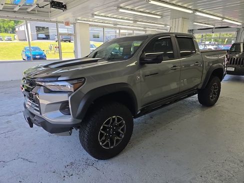 Used 2023 Chevrolet Colorado ZR2 w/ ZR2 Convenience Package III AWD/4WD image 2