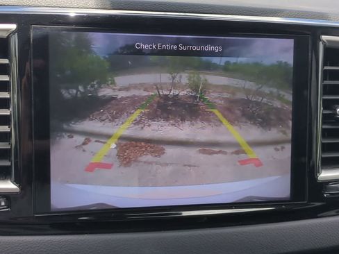 Used 2023 Chrysler Pacifica Touring-L FWD image 29