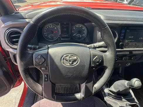 Used 2016 Toyota Tacoma TRD Sport w/ Towing Package AWD/4WD image 10
