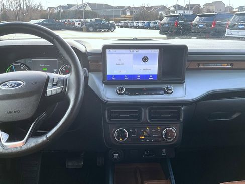 Used 2022 Ford Maverick Lariat w/ Lariat Luxury Package image 14