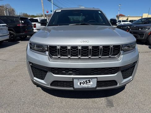 New 2026 Jeep Grand Cherokee Limited AWD/4WD image 8
