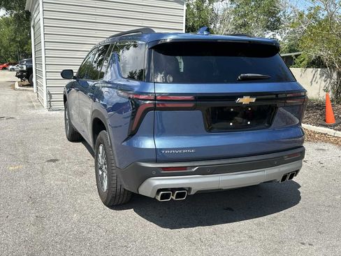 Used 2025 Chevrolet Traverse LT FWD image 4