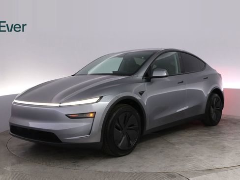 Used 2026 Tesla Model Y Long Range RWD image 2