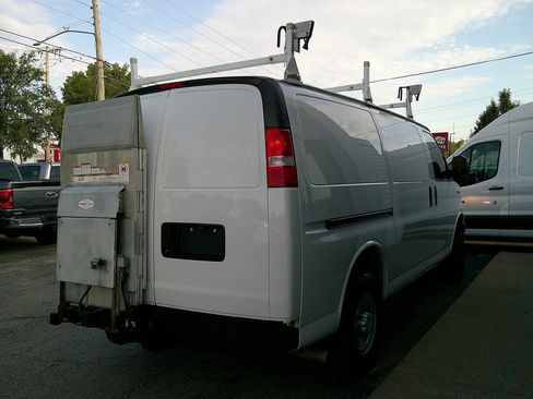 Used 2019 Chevrolet Express 3500 w/ Driver Convenience Package image 5