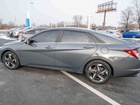 Used 2023 Hyundai Elantra Limited image 4