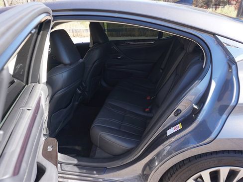 Used 2019 Lexus ES 350 Ultra Luxury image 15