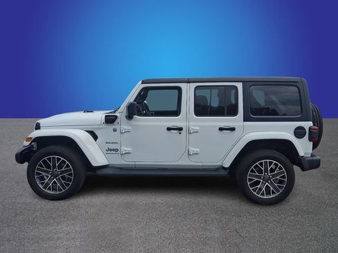 Used 2023 Jeep Wrangler Unlimited Sahara w/ Cold Weather Group AWD/4WD image 7