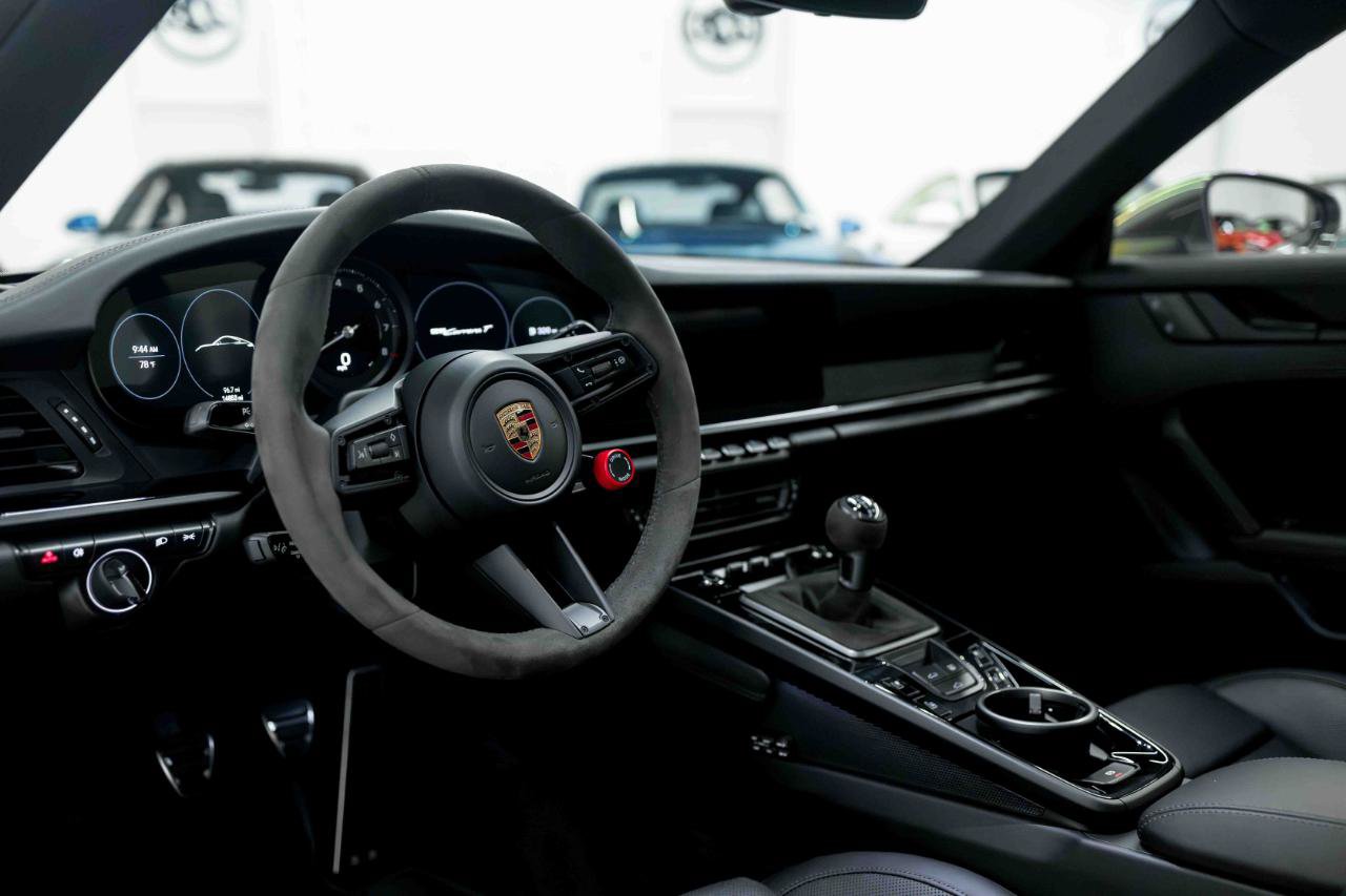Used 2023 Porsche 911 Carrera T RWD image 2