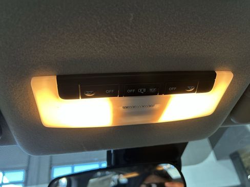 New 2025 Nissan Versa SR w/ Trunk Package image 17