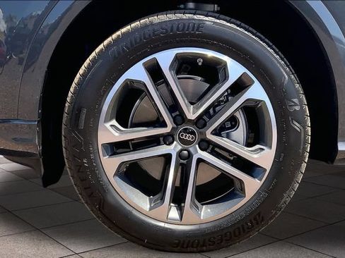 Used 2025 Audi Q5 Premium w/ Convenience Package AWD/4WD image 9
