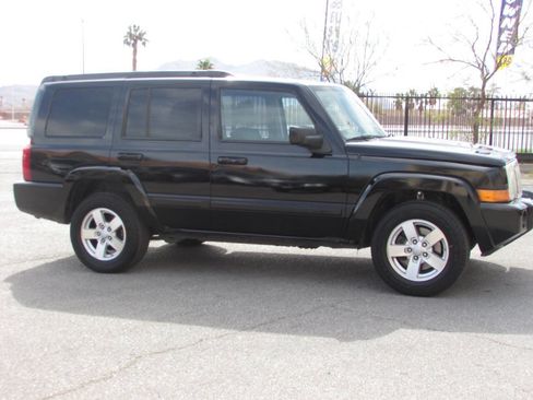 Used 2007 Jeep Commander Sport image 2
