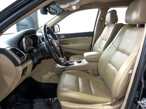 Used 2017 Jeep Grand Cherokee Limited image 15