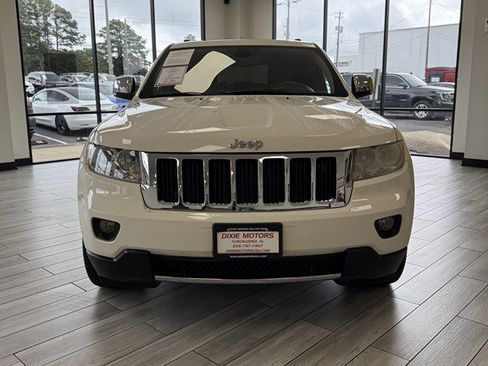 Used 2011 Jeep Grand Cherokee Overland RWD image 2