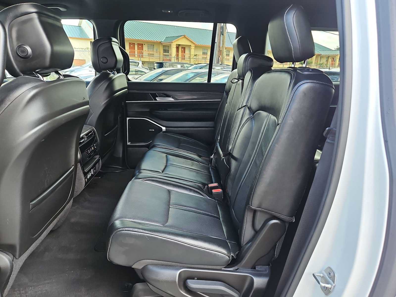 Used 2024 Jeep Wagoneer L Series II w/ Flexible Seating Group RWD image 16