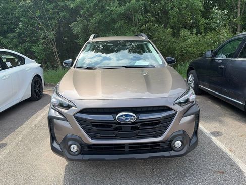 Used 2024 Subaru Outback Premium AWD/4WD image 2