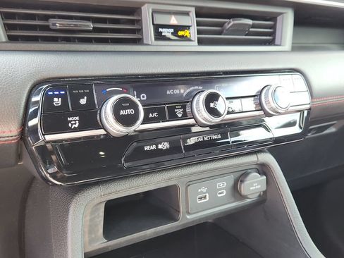 Used 2025 Honda Pilot Black Edition image 10