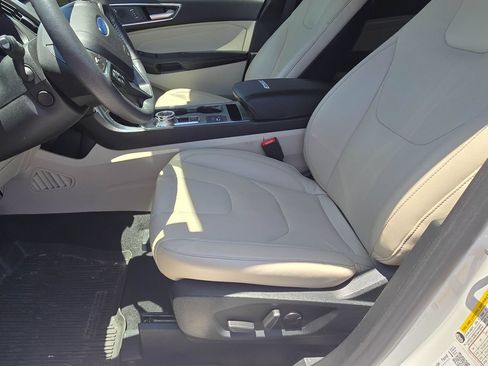 Used 2022 Ford Edge Titanium w/ Equipment Group 301A AWD/4WD image 9