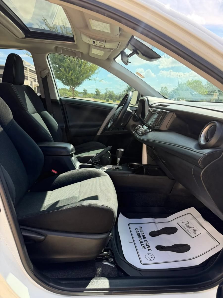 Used 2017 Toyota RAV4 XLE FWD image 12