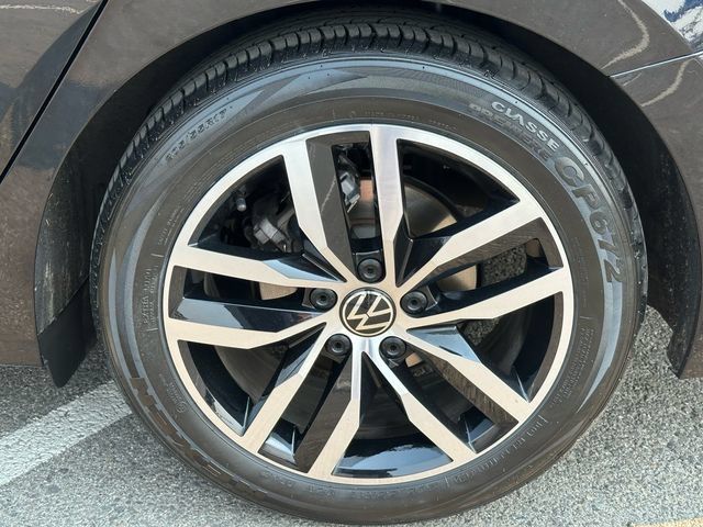 Used 2025 Volkswagen Jetta SE FWD image 33