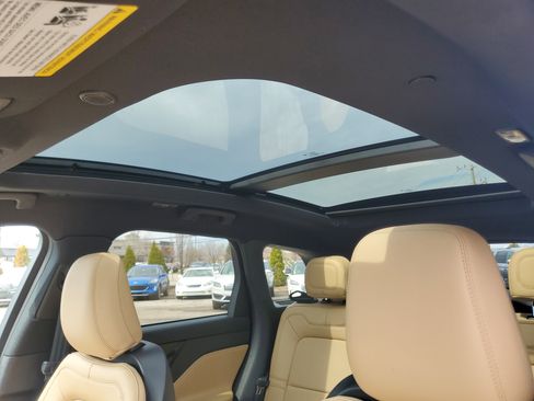 Used 2022 Lincoln Corsair Reserve w/ Equipment Group 201A image 11