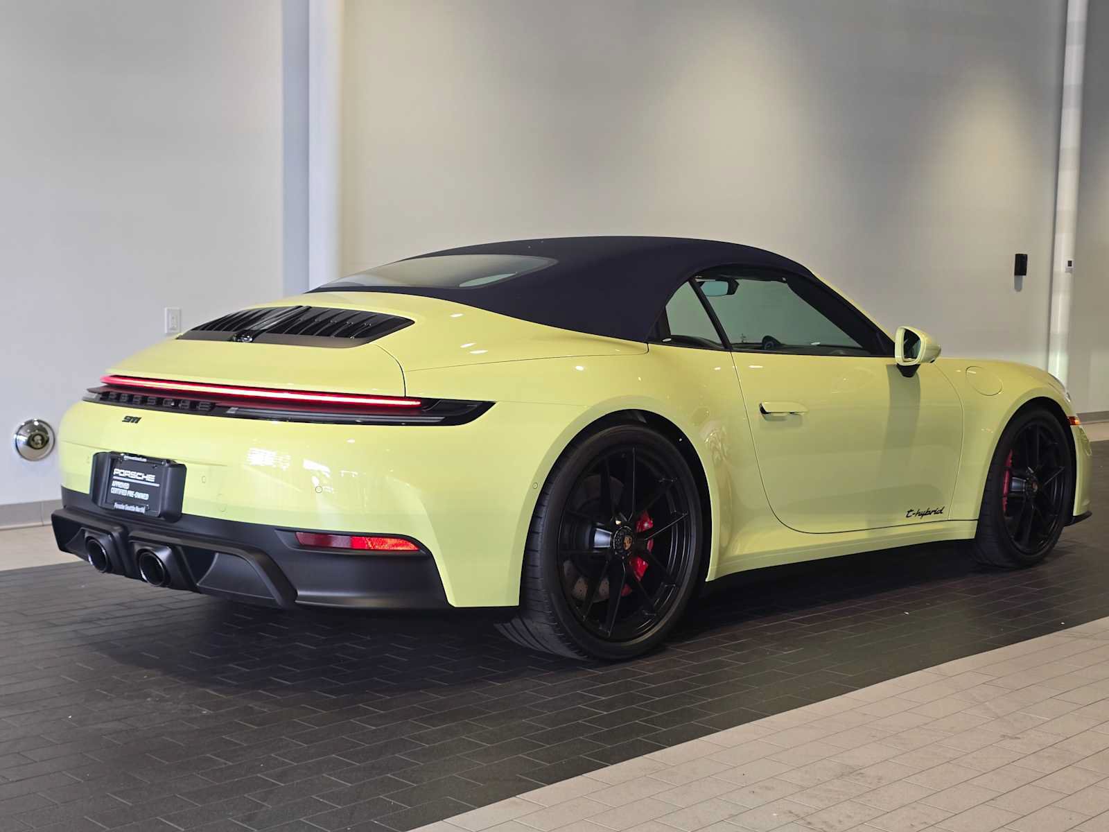Used 2026 Porsche 911 Carrera 4 GTS AWD/4WD image 7