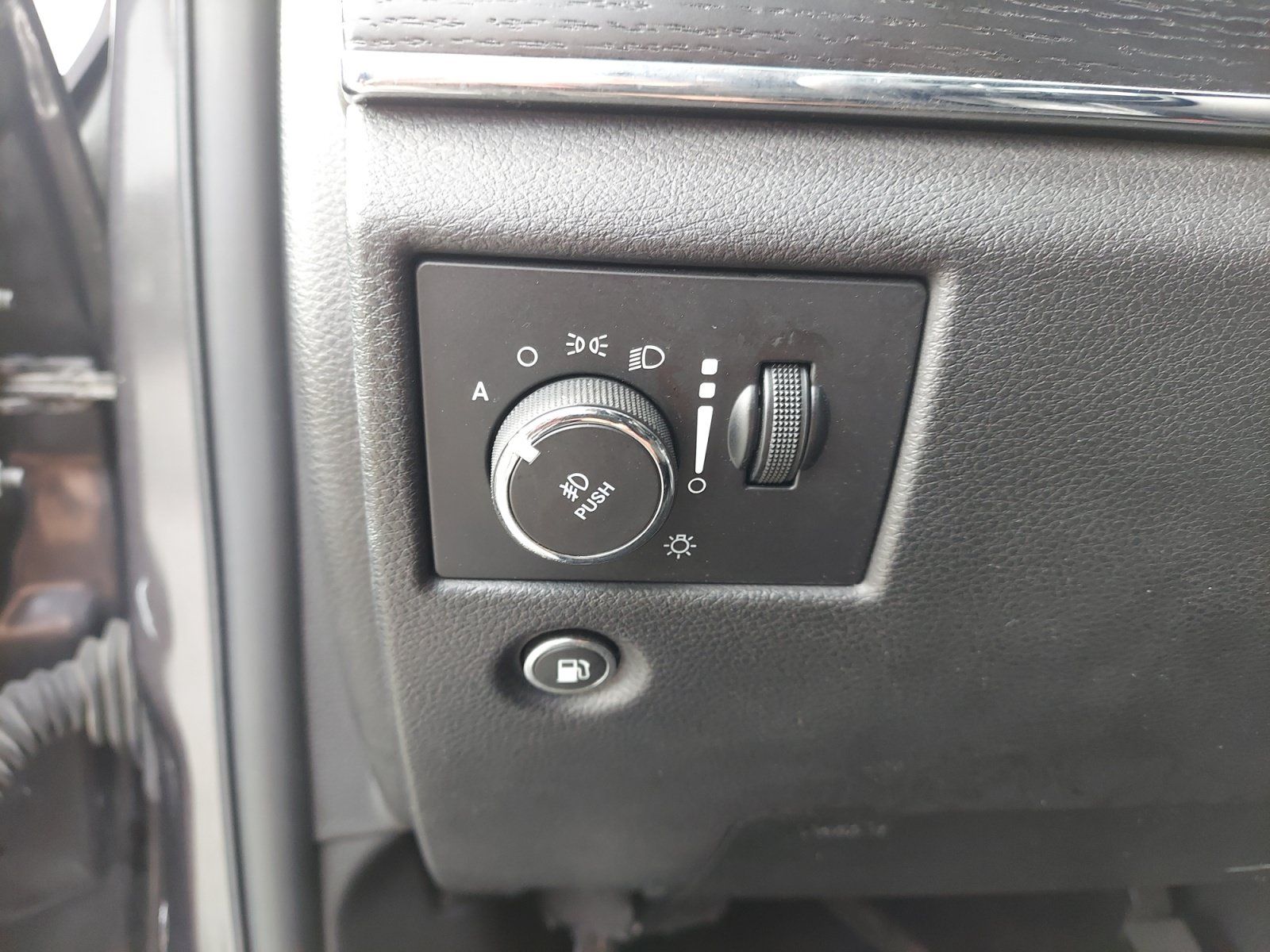 Used 2020 Jeep Grand Cherokee Summit AWD/4WD image 28