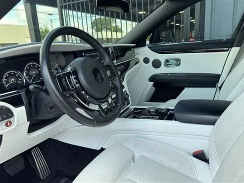 Used 2021 Rolls-Royce Ghost image 2