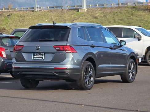 Used 2022 Volkswagen Tiguan SE image 3