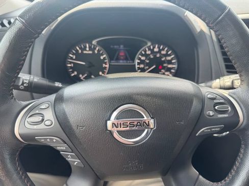 Used 2019 Nissan Pathfinder SL AWD/4WD image 19