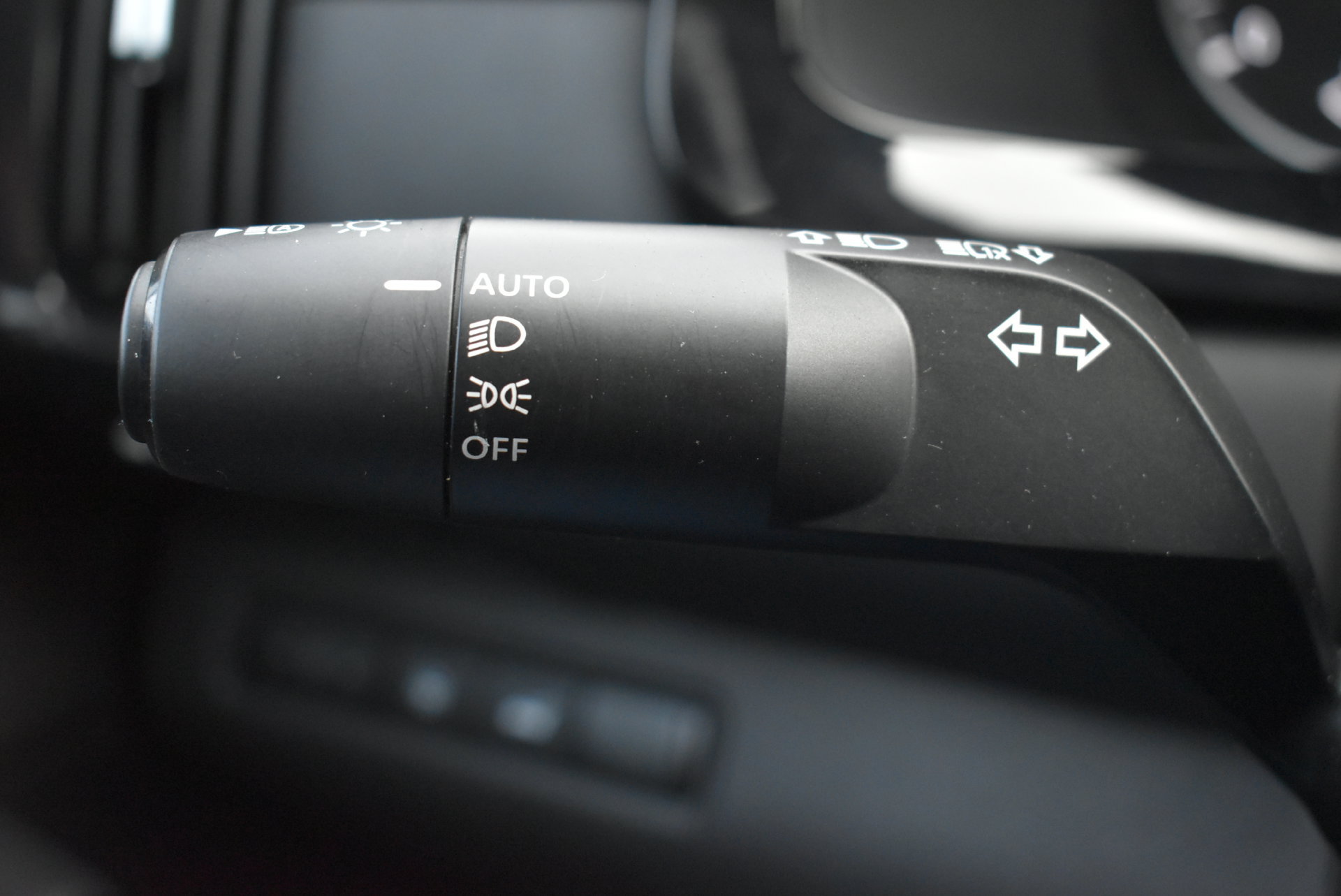 Used 2025 Nissan Pathfinder SV AWD/4WD image 22