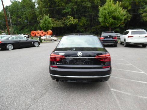 Used 2017 Volkswagen Passat 1.8T R-Line FWD image 5
