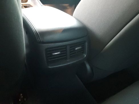 Used 2022 Dodge Challenger SXT image 13