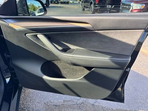 Used 2023 Tesla Model Y Long Range AWD/4WD image 28