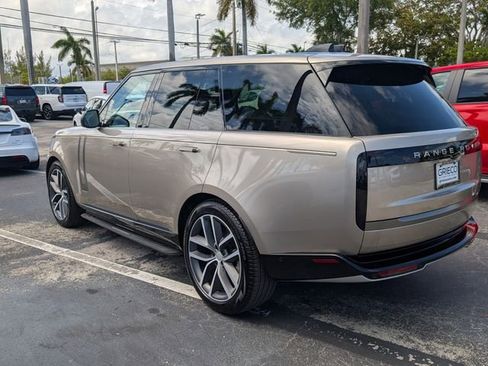 Used 2024 Land Rover Range Rover SE AWD/4WD image 5