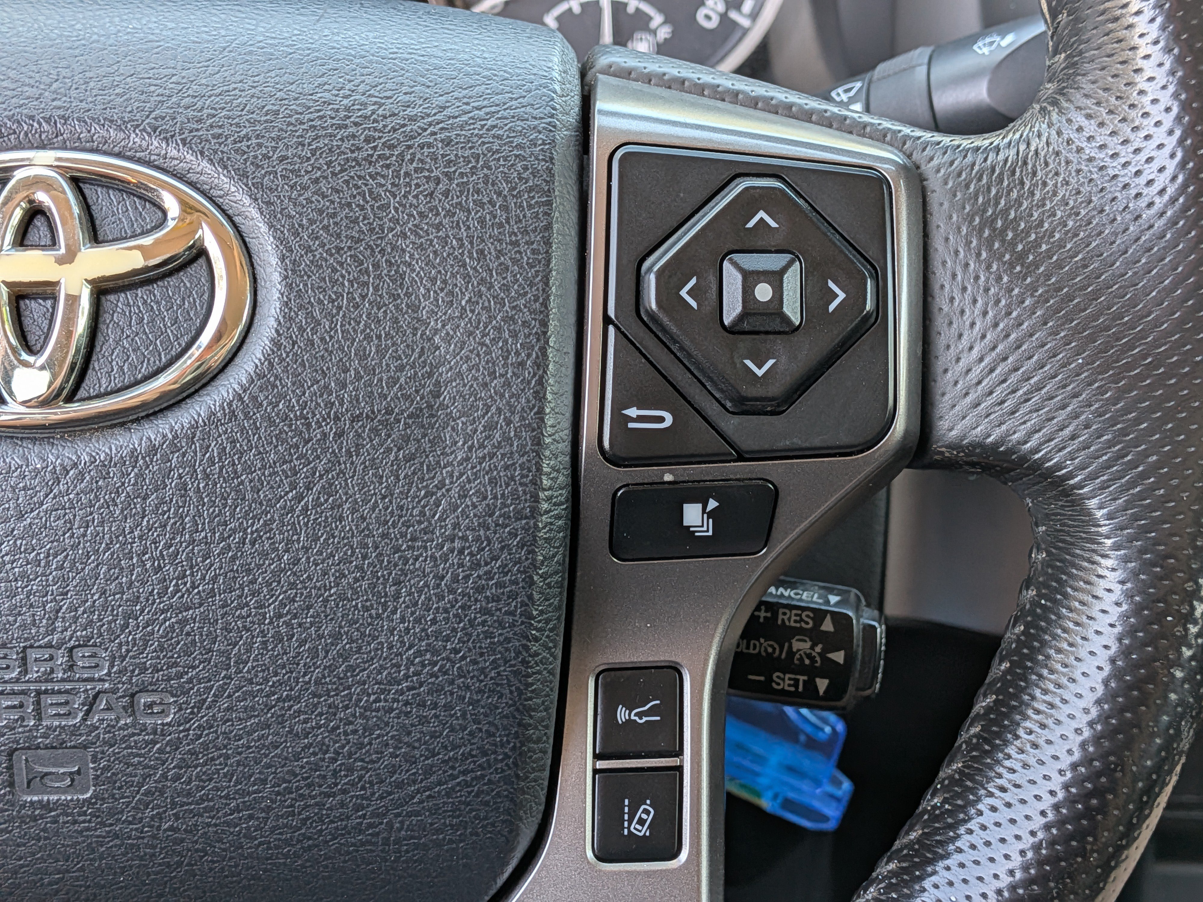 Used 2018 Toyota Tacoma SR5 RWD image 25