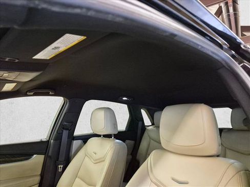 Used 2018 Cadillac XT5 AWD image 18