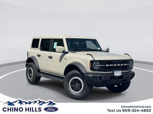 New 2026 Ford Bronco Outer Banks w/ Sasquatch Package AWD/4WD image 1