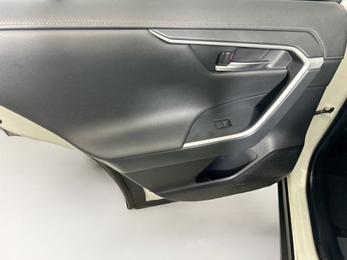 Used 2019 Toyota RAV4 Limited FWD image 26