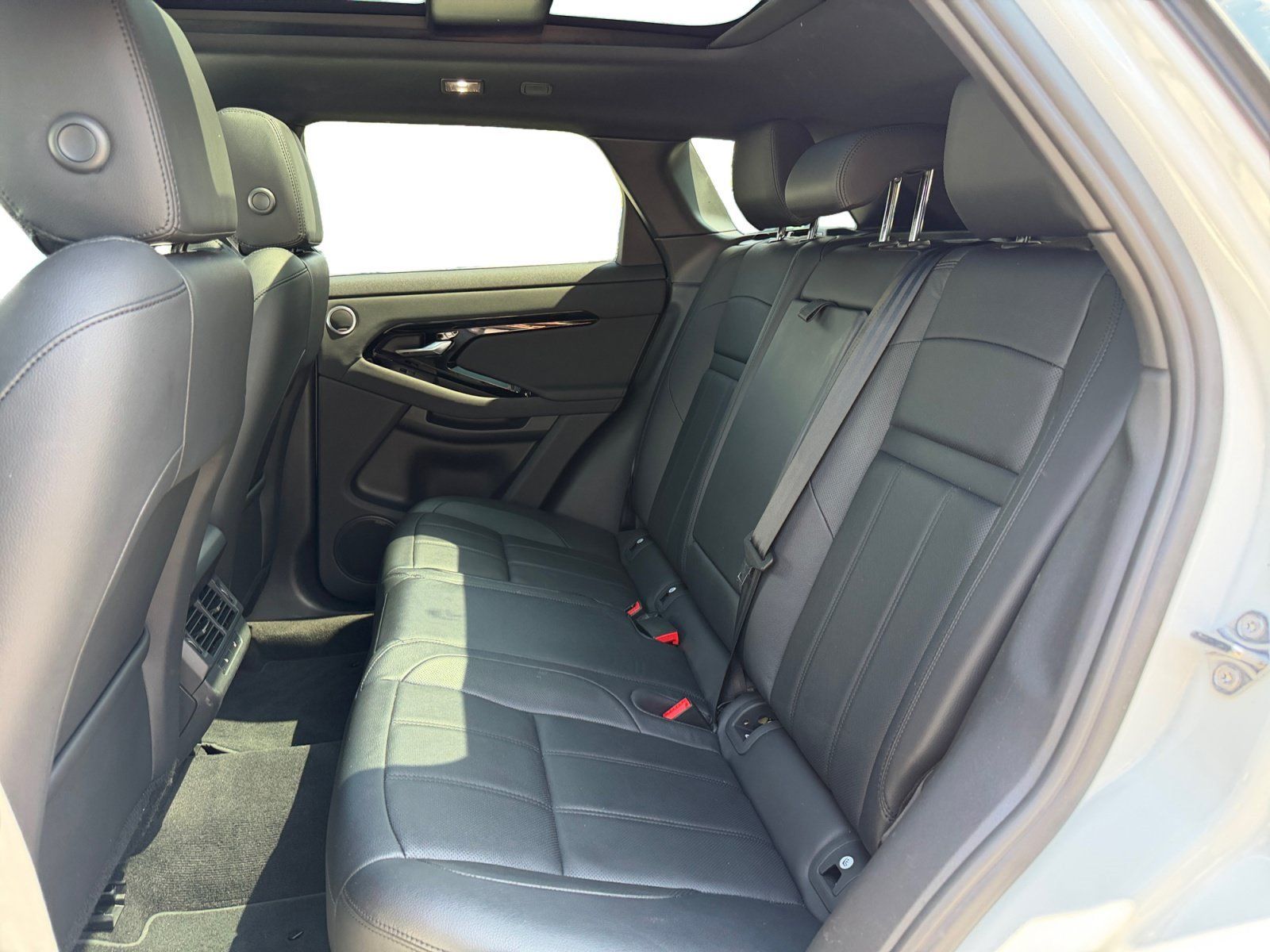 Used 2024 Land Rover Range Rover Evoque S AWD/4WD image 16