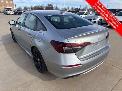 Used 2025 Honda Civic Sport image 3